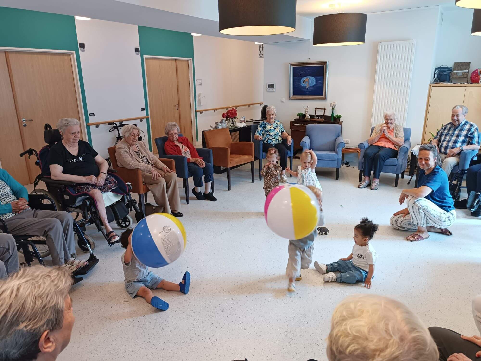 20_oud en jong spelen samen 2